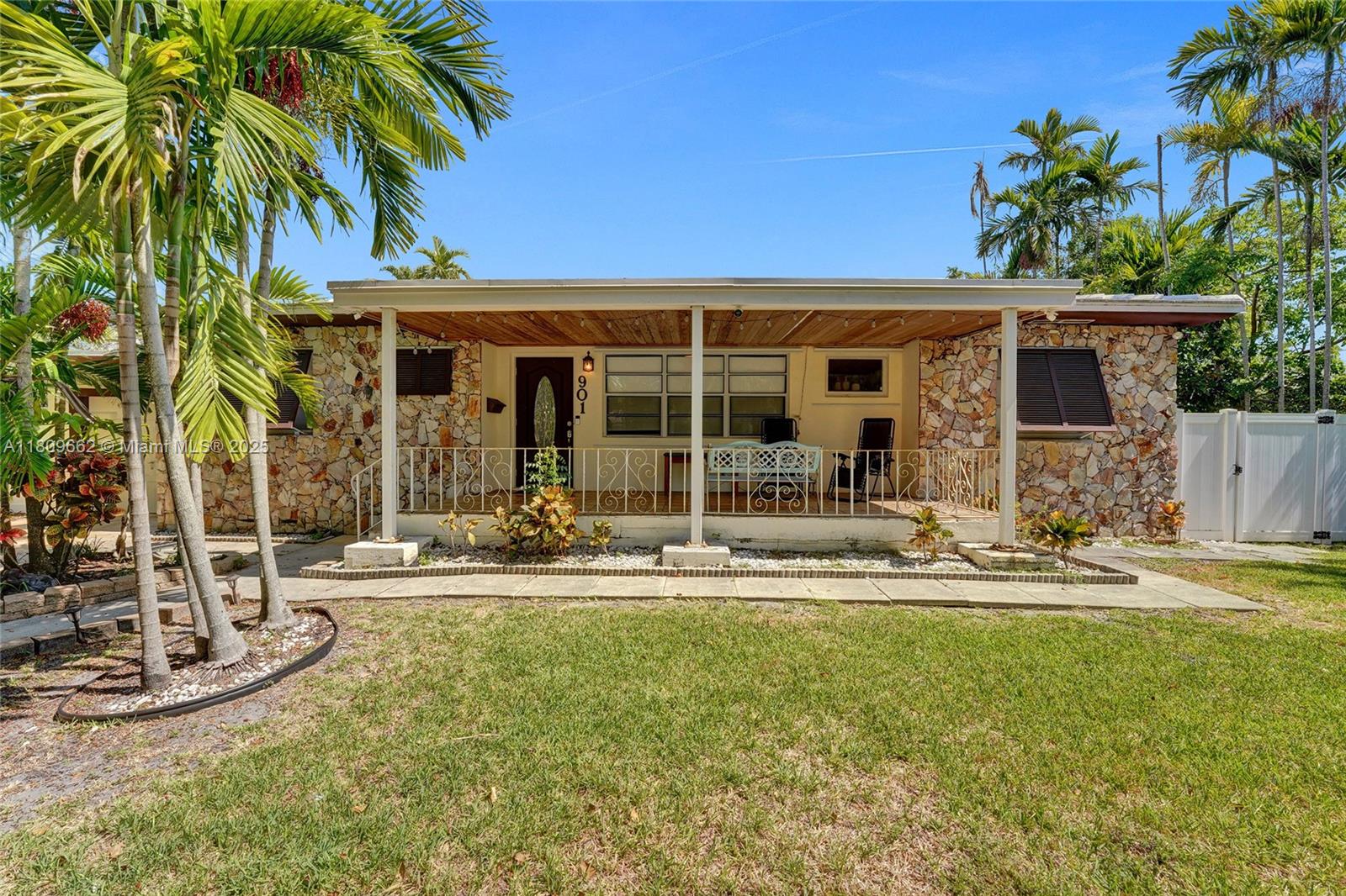 901 NE 8th St, Hallandale Beach, Florida image 6