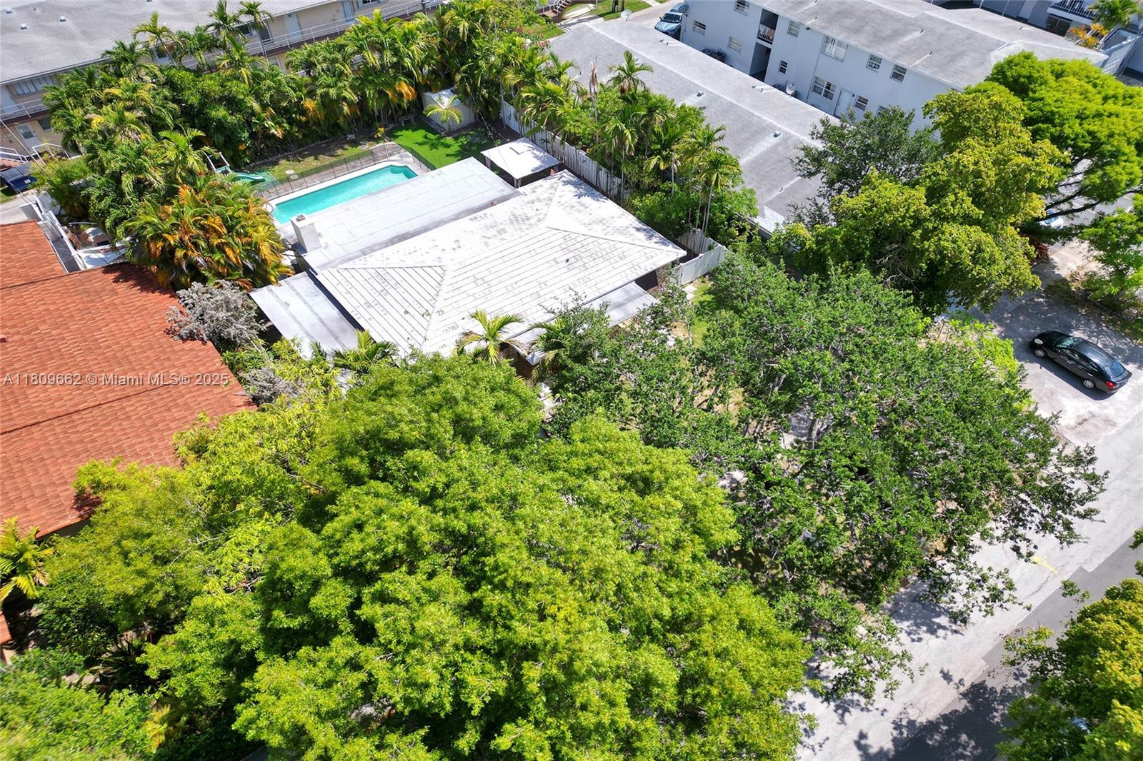 901 NE 8th St, Hallandale Beach, Florida image 9