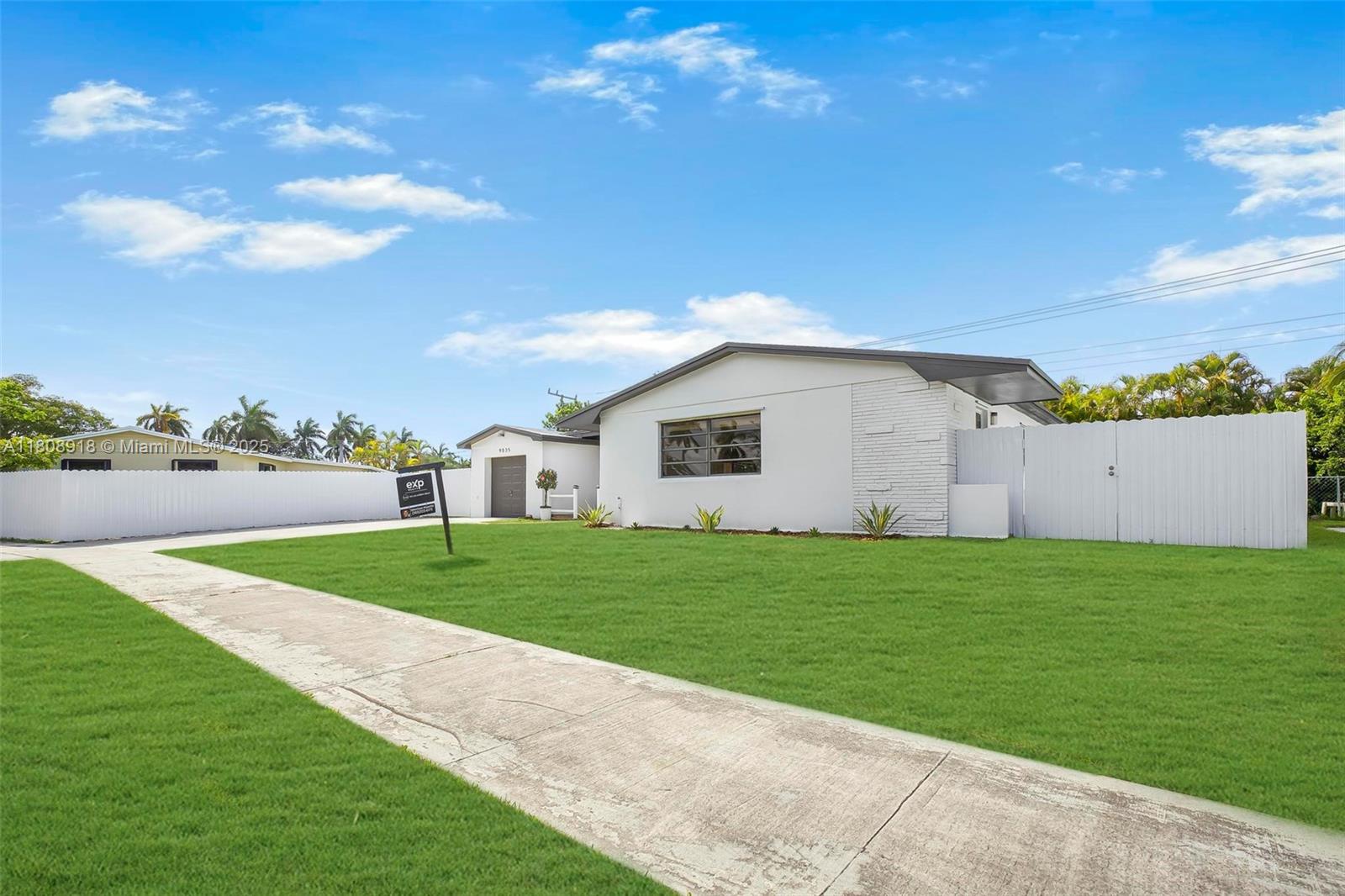 9035 SW 198th Ter, Cutler Bay, Florida image 3