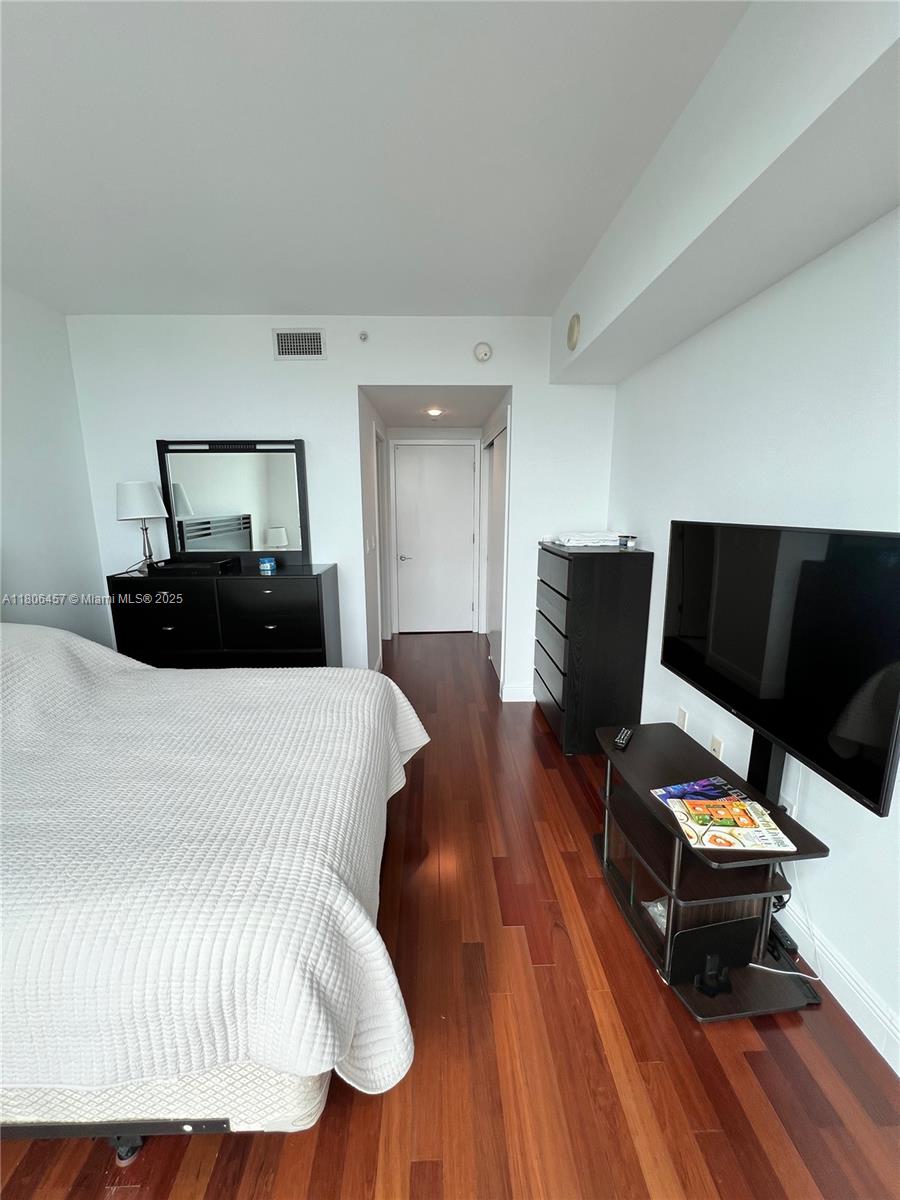 218 SE 14th St #1603, Miami FL 33131