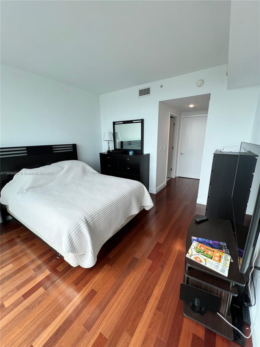 218 SE 14th St #1603, Miami FL 33131
