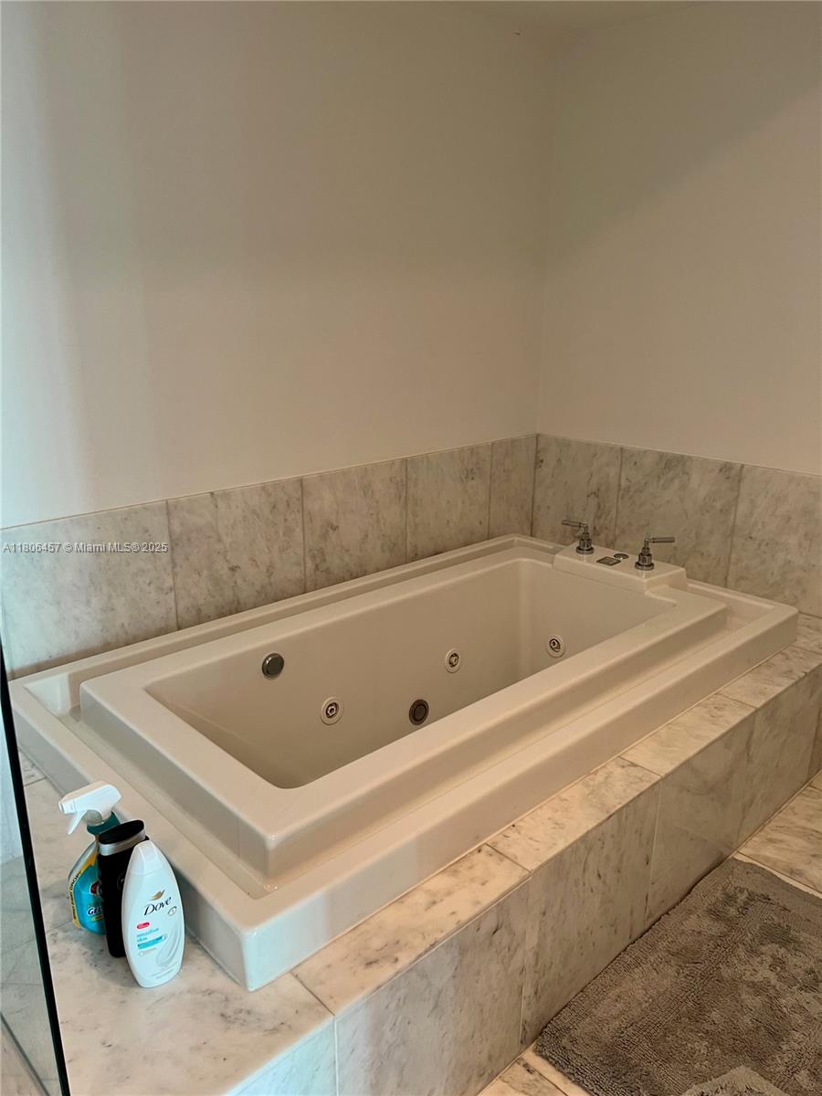 218 SE 14th St #1603, Miami FL 33131