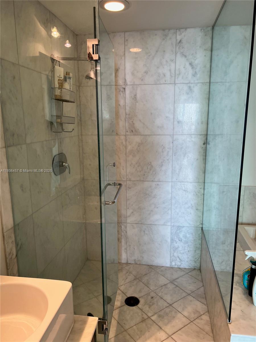 218 SE 14th St #1603, Miami FL 33131