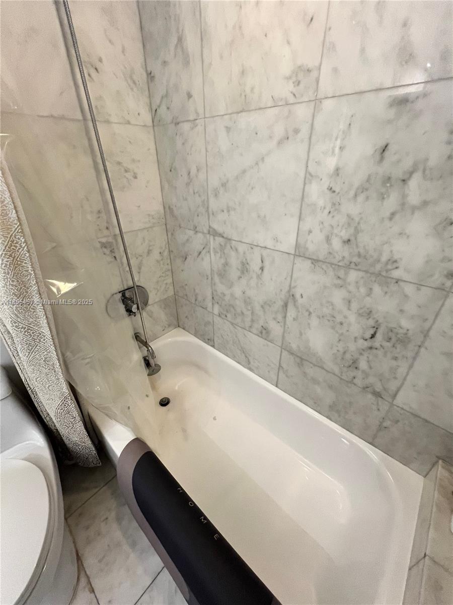 218 SE 14th St #1603, Miami FL 33131