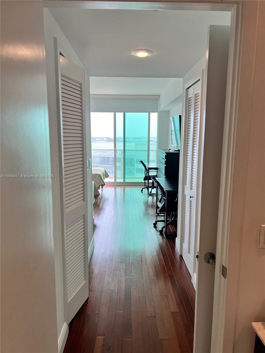 218 SE 14th St #1603, Miami FL 33131