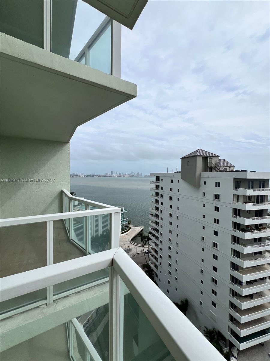 218 SE 14th St #1603, Miami FL 33131