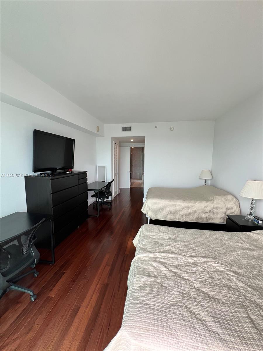 218 SE 14th St #1603, Miami FL 33131