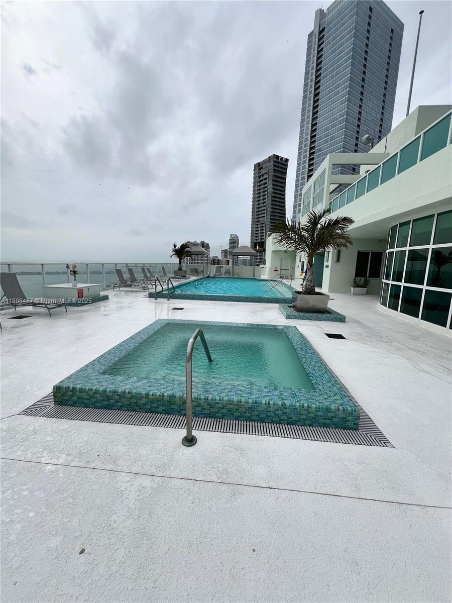 218 SE 14th St #1603, Miami FL 33131