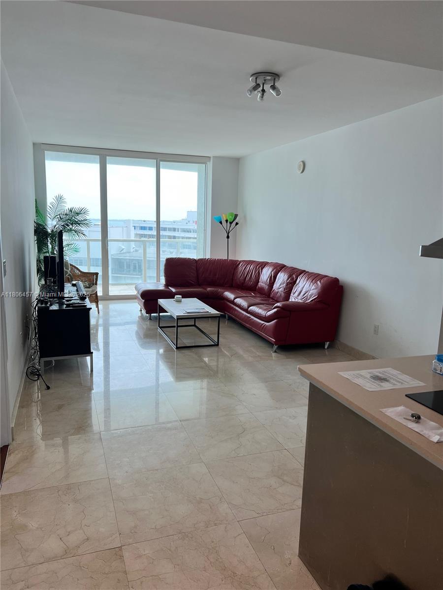 218 SE 14th St #1603, Miami FL 33131