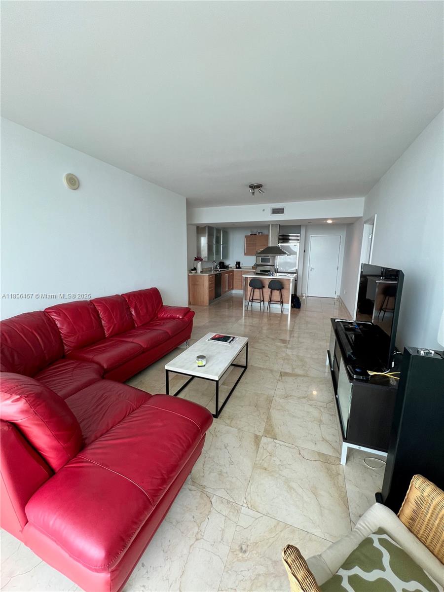 218 SE 14th St #1603, Miami FL 33131