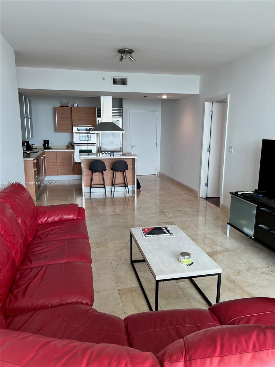 218 SE 14th St #1603, Miami FL 33131