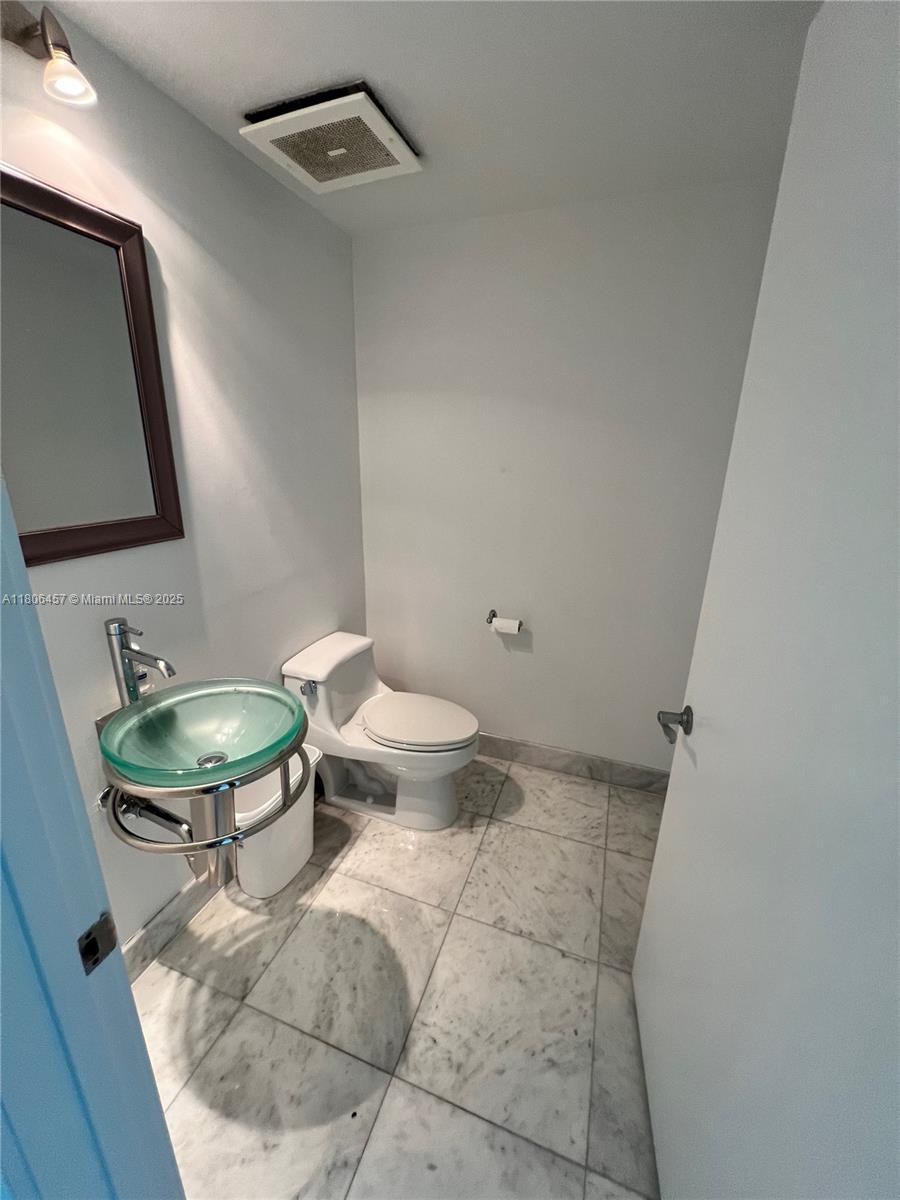 218 SE 14th St #1603, Miami FL 33131