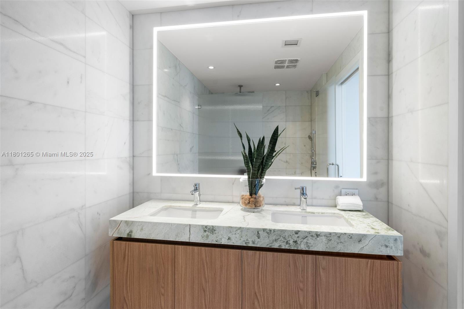 Residential, Miami Beach, Florida image 16