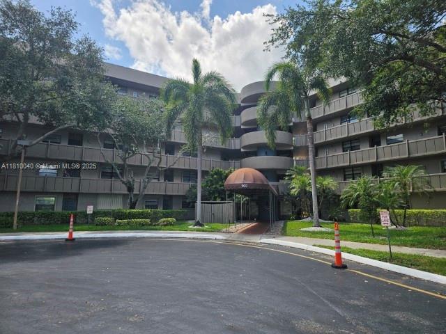 900 Colony Point Cir #505, Pembroke Pines, Florida image 1