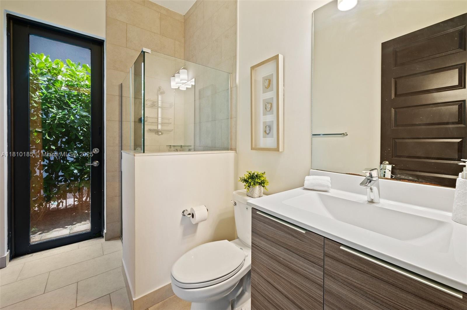 9145 NW 154th Ter, Miami Lakes, Florida image 11