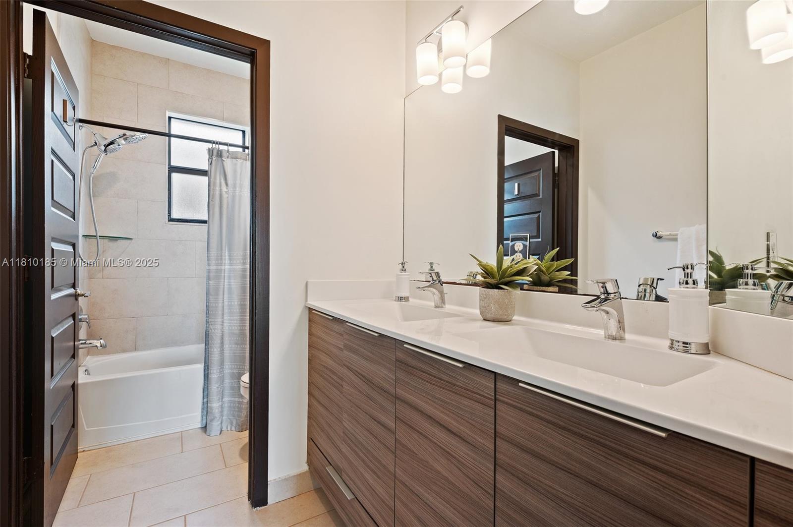 9145 NW 154th Ter, Miami Lakes, Florida image 17