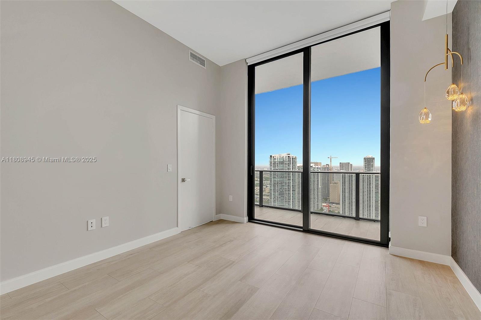 45 SW 9th St #4509, Miami FL 33130