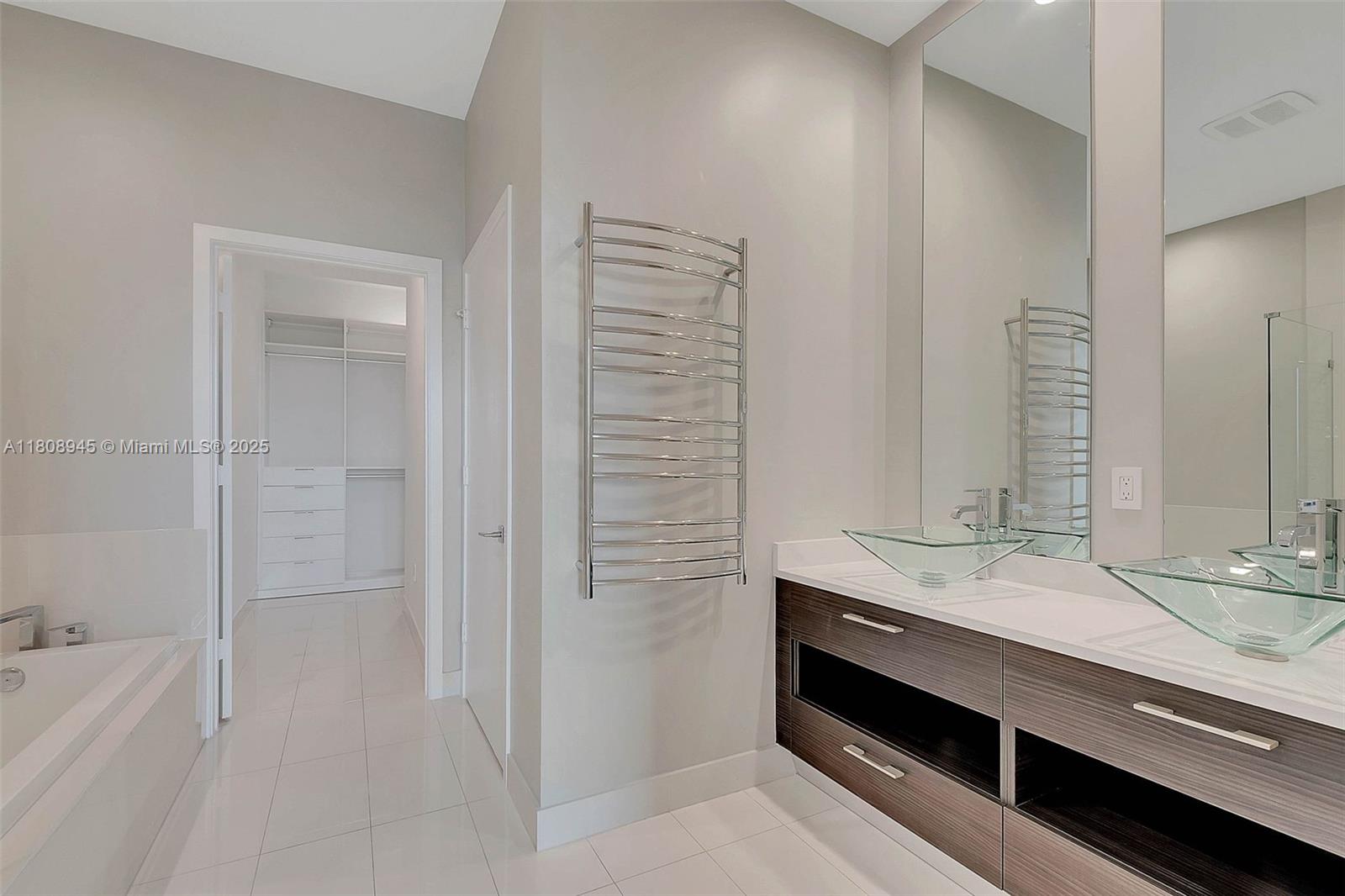 45 SW 9th St #4509, Miami FL 33130