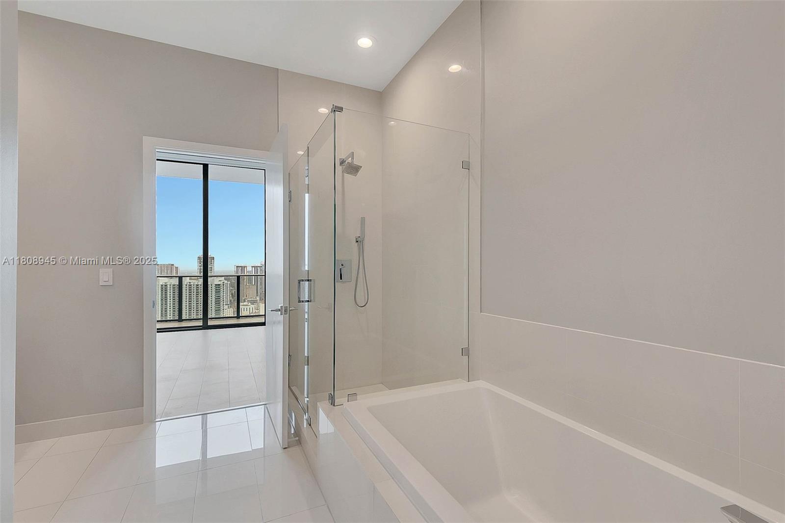 45 SW 9th St #4509, Miami FL 33130