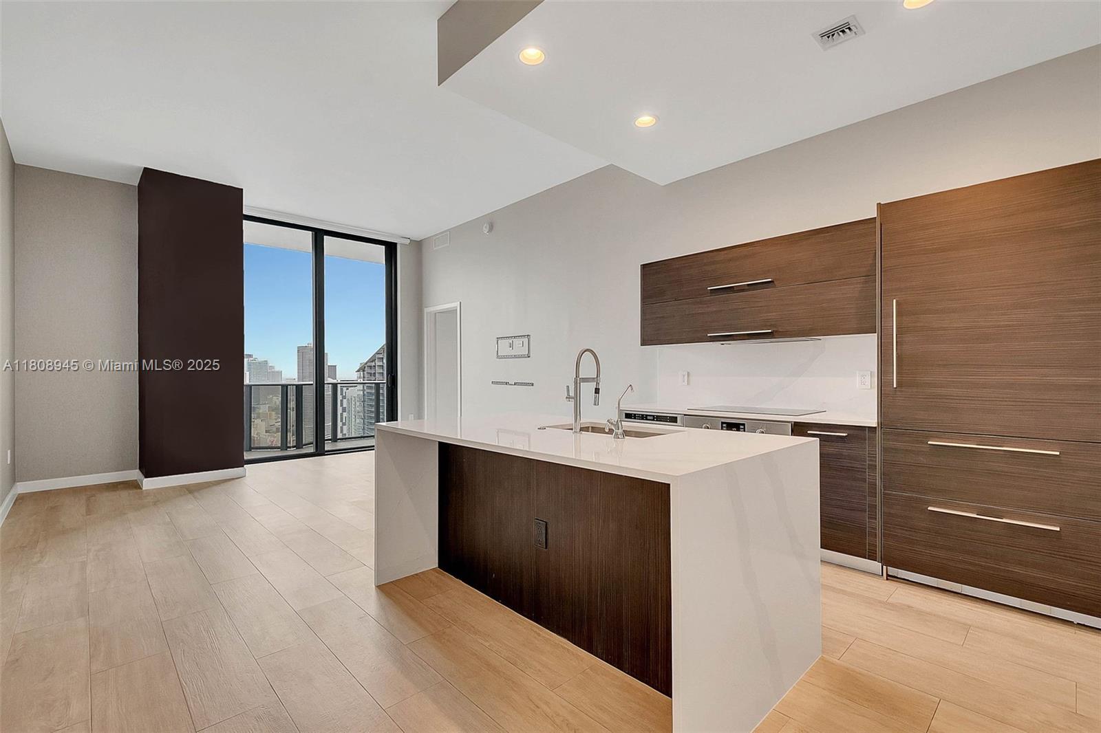 45 SW 9th St #4509, Miami FL 33130