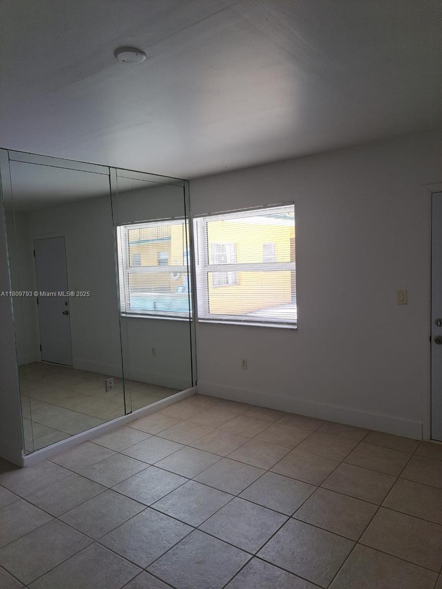 1975 NE 135th St #2D, North Miami, Florida image 4