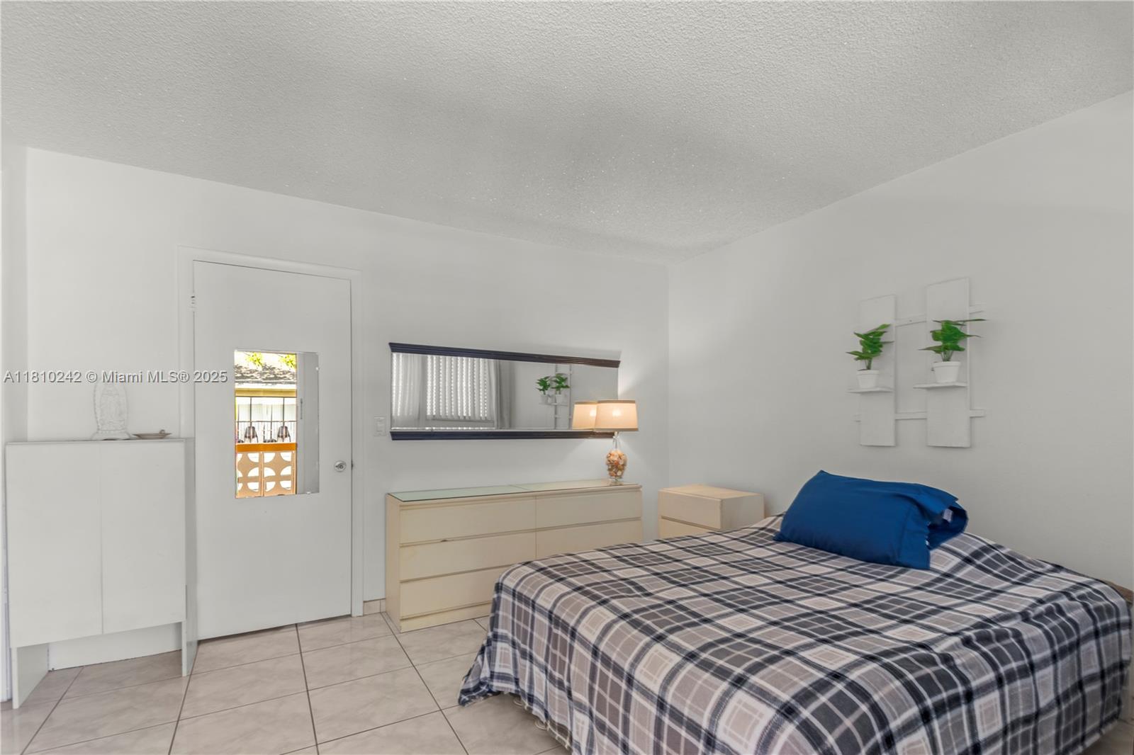 815 SW 10th Ter #20V, Hallandale Beach, Florida image 9