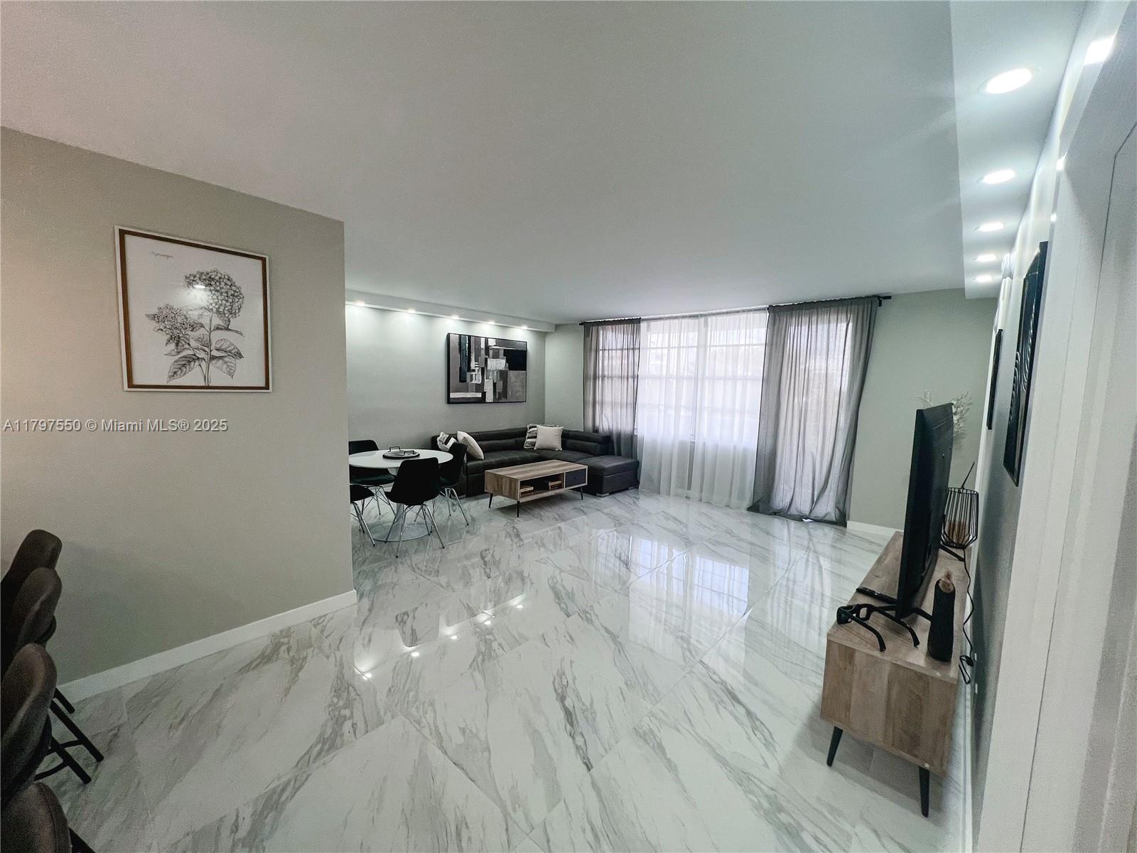 3725 Ocean Dr Unit 425, Hollywood, Florida 33019