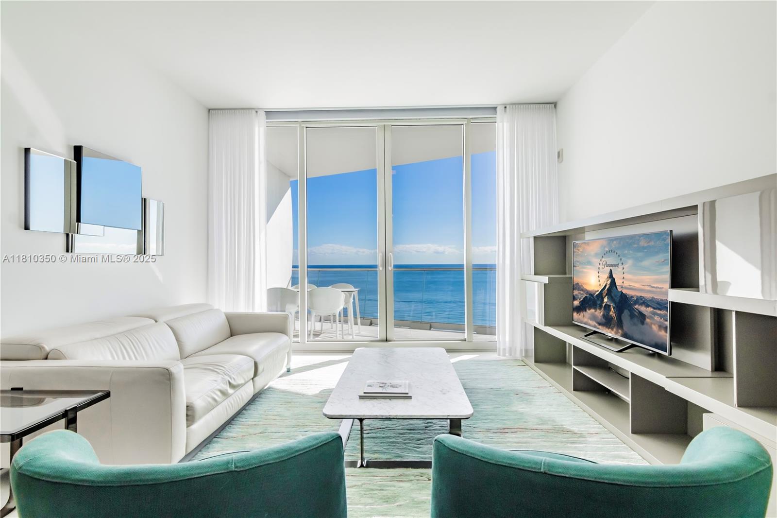 Apartamento à Venda em Sunny Isles Beach, FL