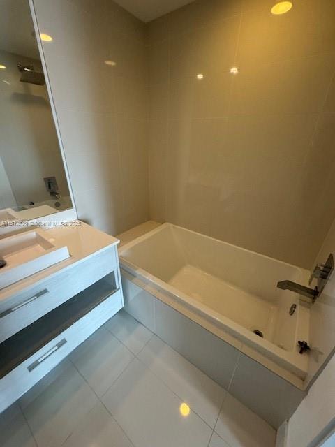 45 SW 9th St #4010, Miami FL 33130