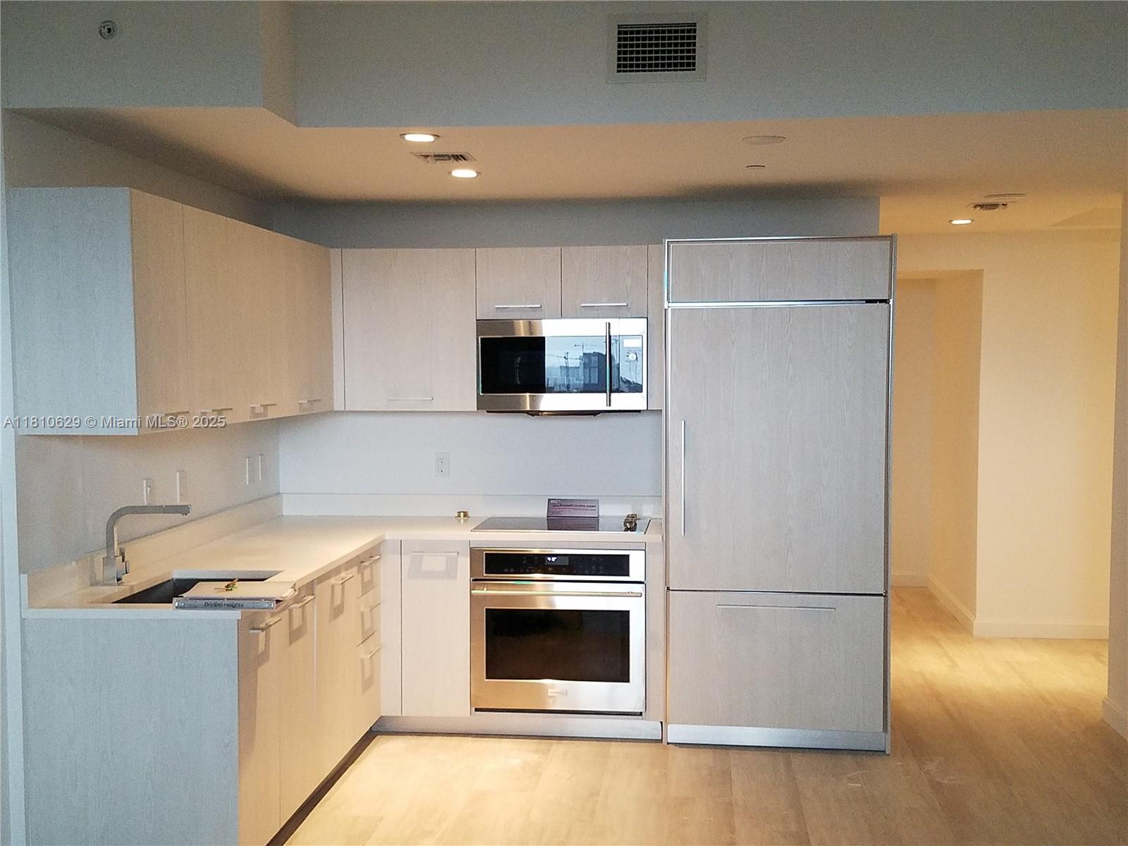 45 SW 9th St #4010, Miami FL 33130