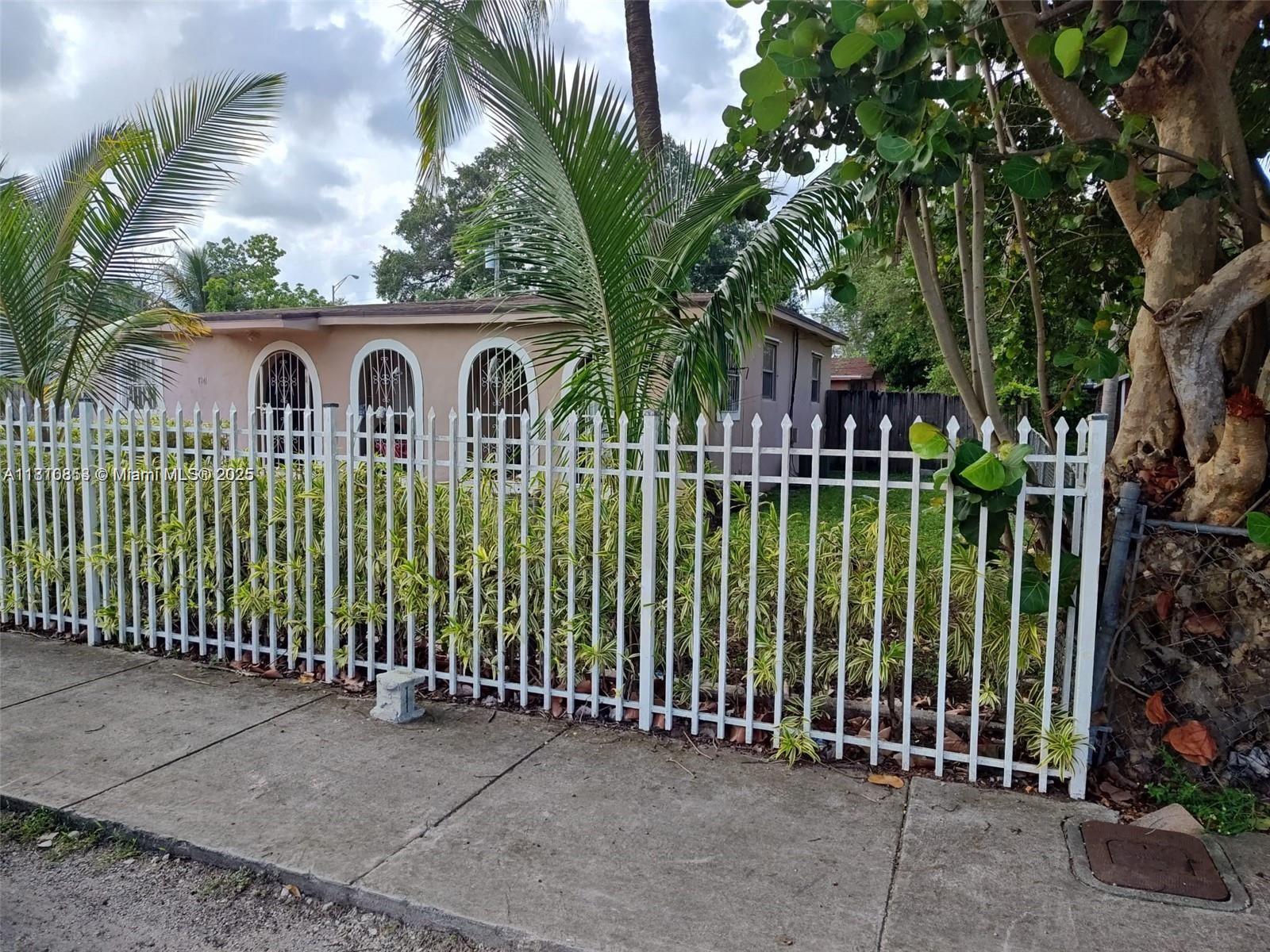 1241 NW 102nd St, Miami, Florida image 3