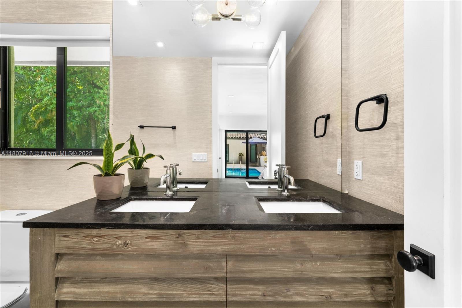 4250 Bay Point Rd, Miami, Florida image 17