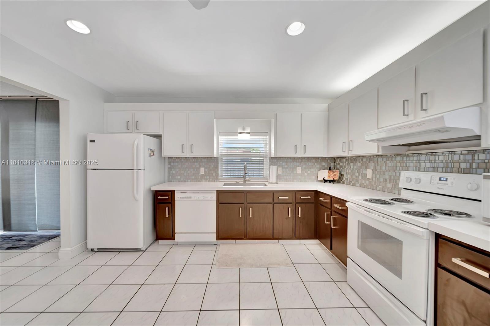 205 SE 5th St, Dania Beach, Florida image 23