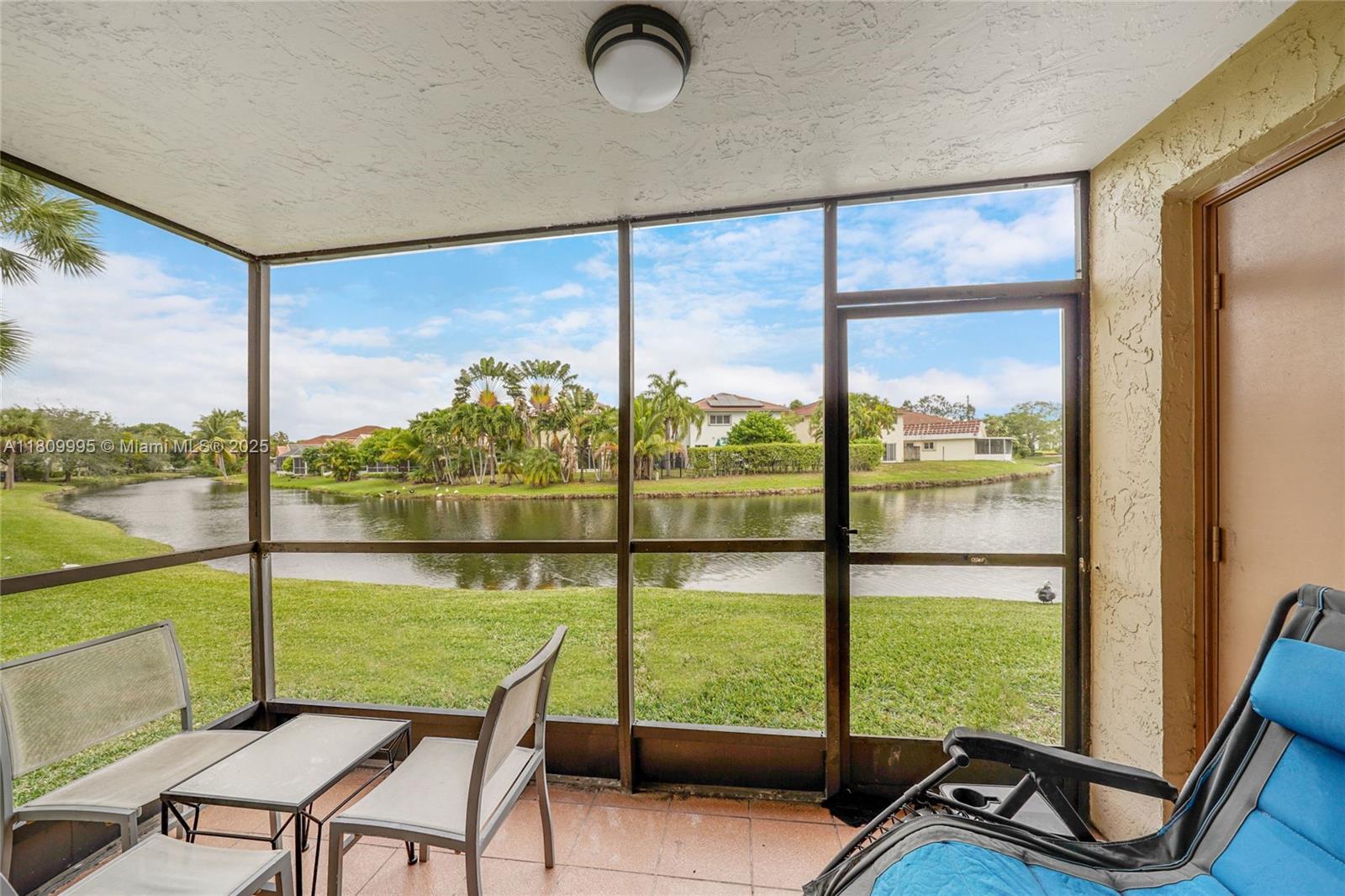 374 Lakeview Dr #101, Weston, Florida image 3