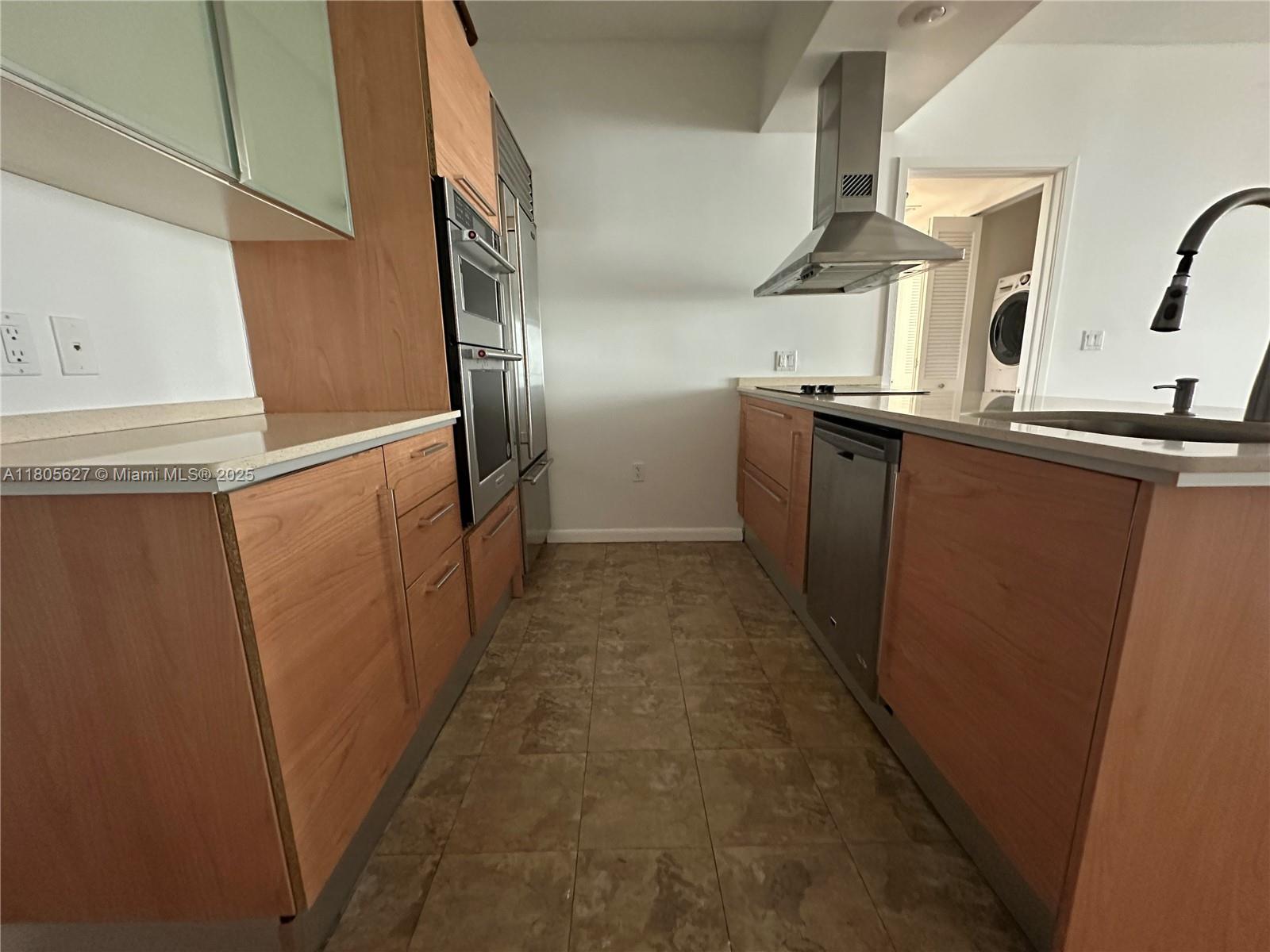 218 SE 14th St #908, Miami FL 33131