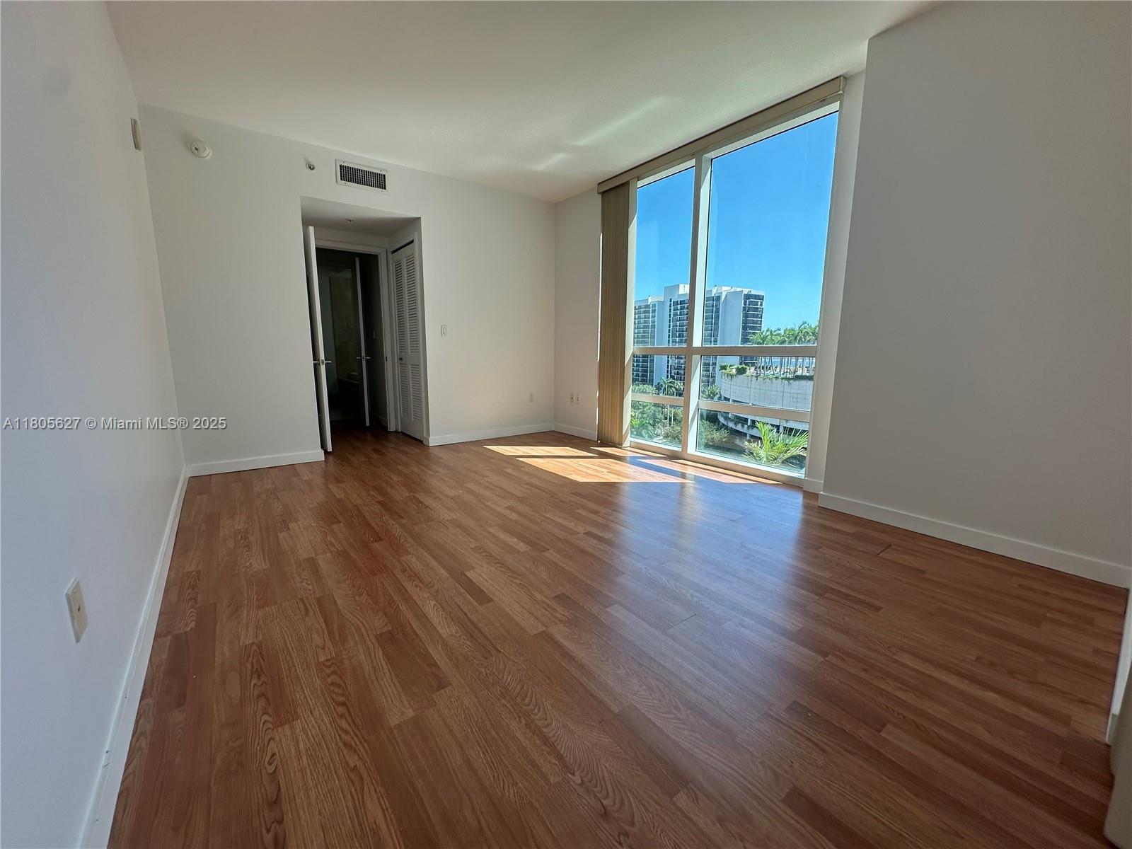 218 SE 14th St #908, Miami FL 33131
