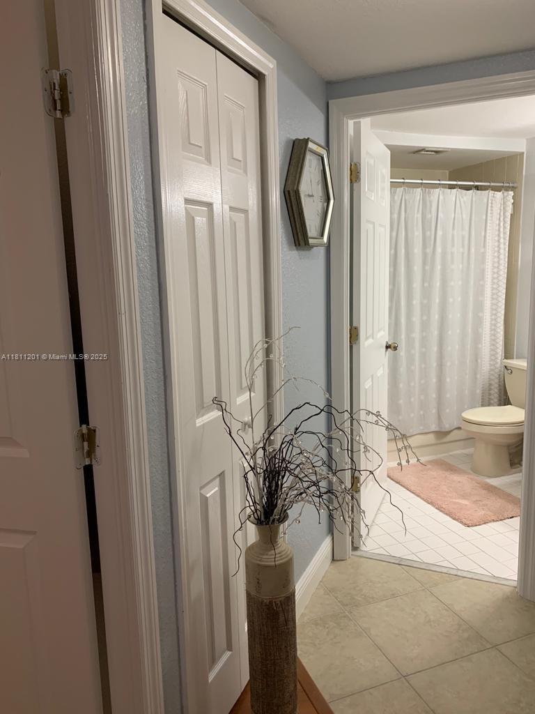 8290 Lake Dr #502, Doral, Florida image 13