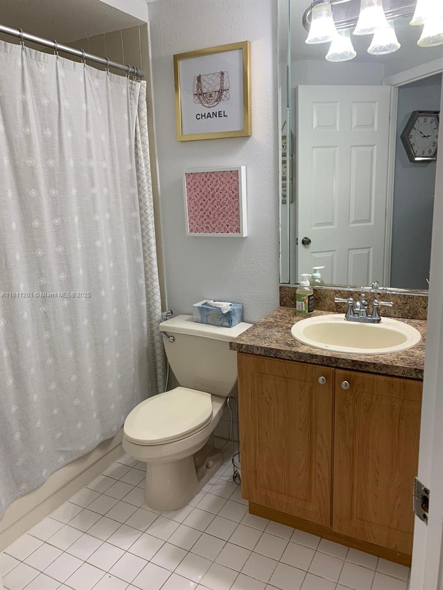 8290 Lake Dr #502, Doral, Florida image 15