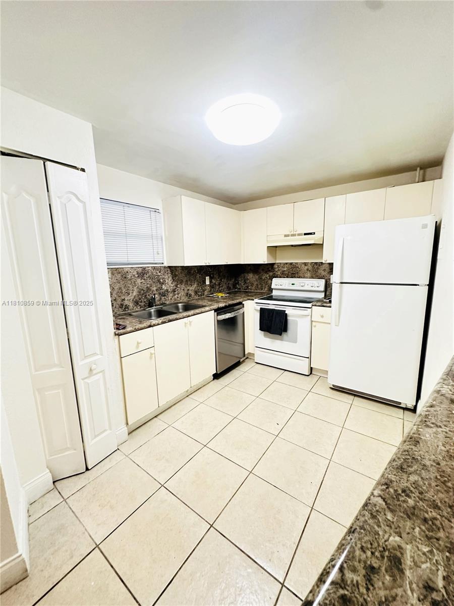 4205 N University Dr #308, Sunrise, Florida image 3