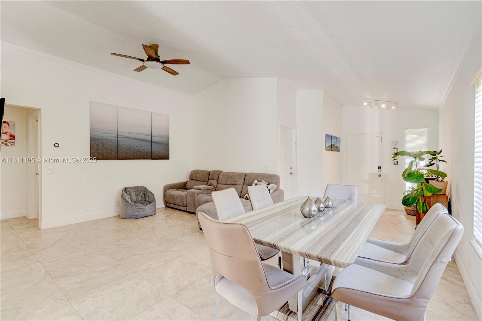 1482 Canary Island Dr, Weston, Florida image 2