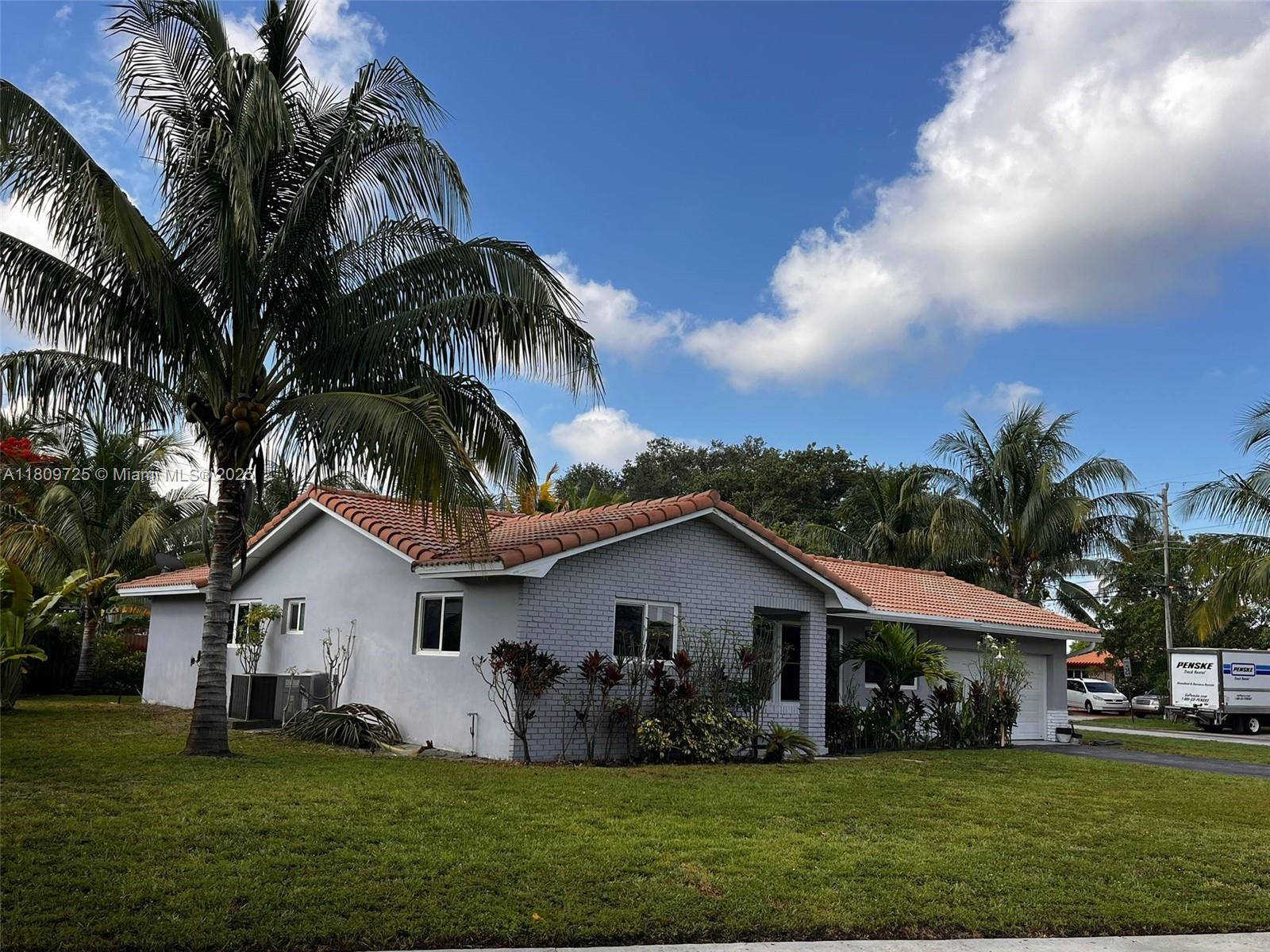 4888 NW 8th Ct, Plantation, Florida image 2