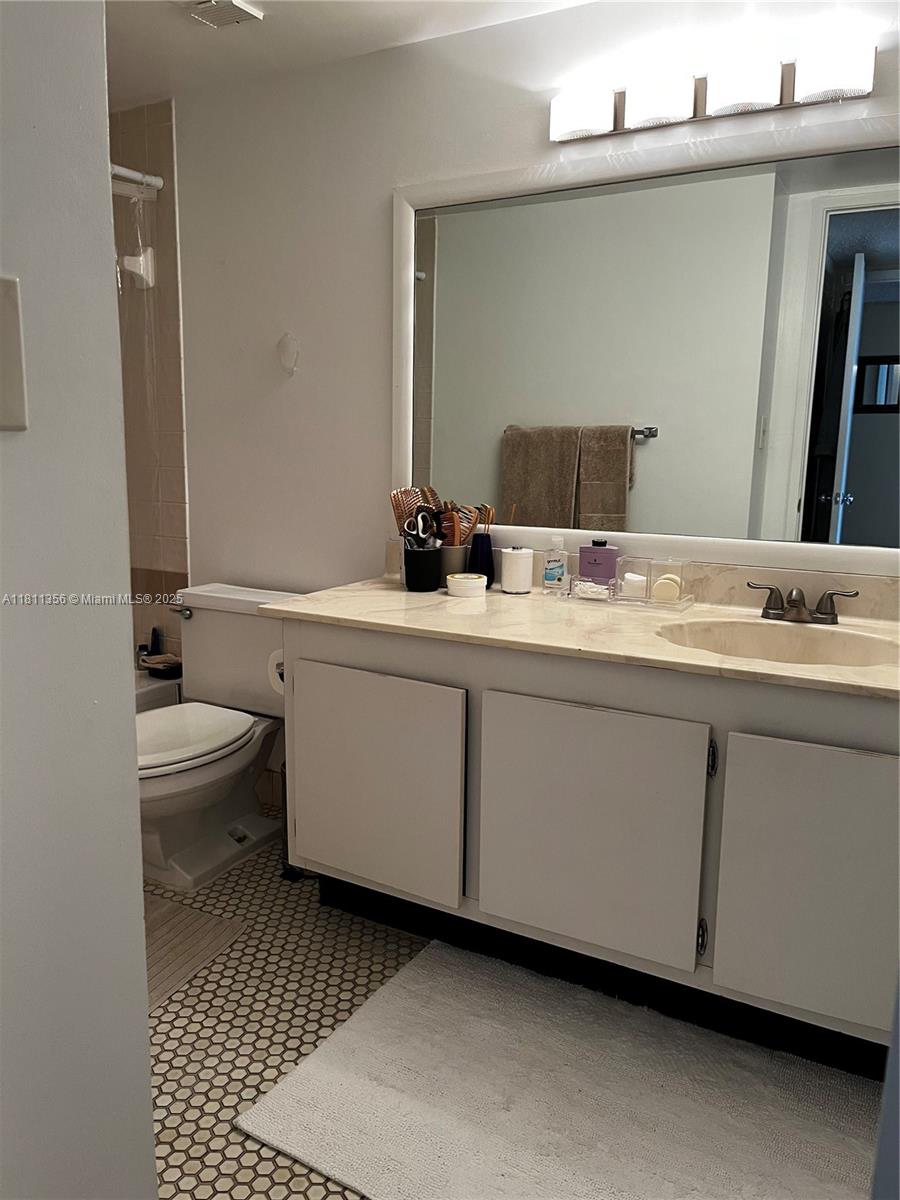 Residential, Aventura, Florida image 17