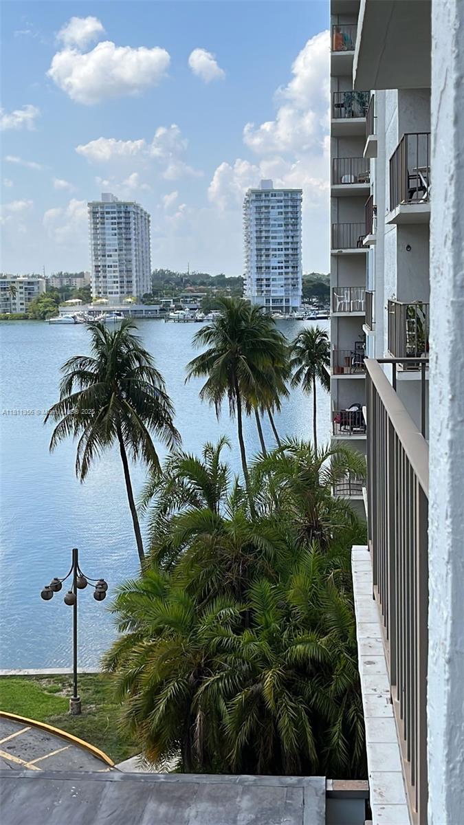 Residential, Aventura, Florida image 18