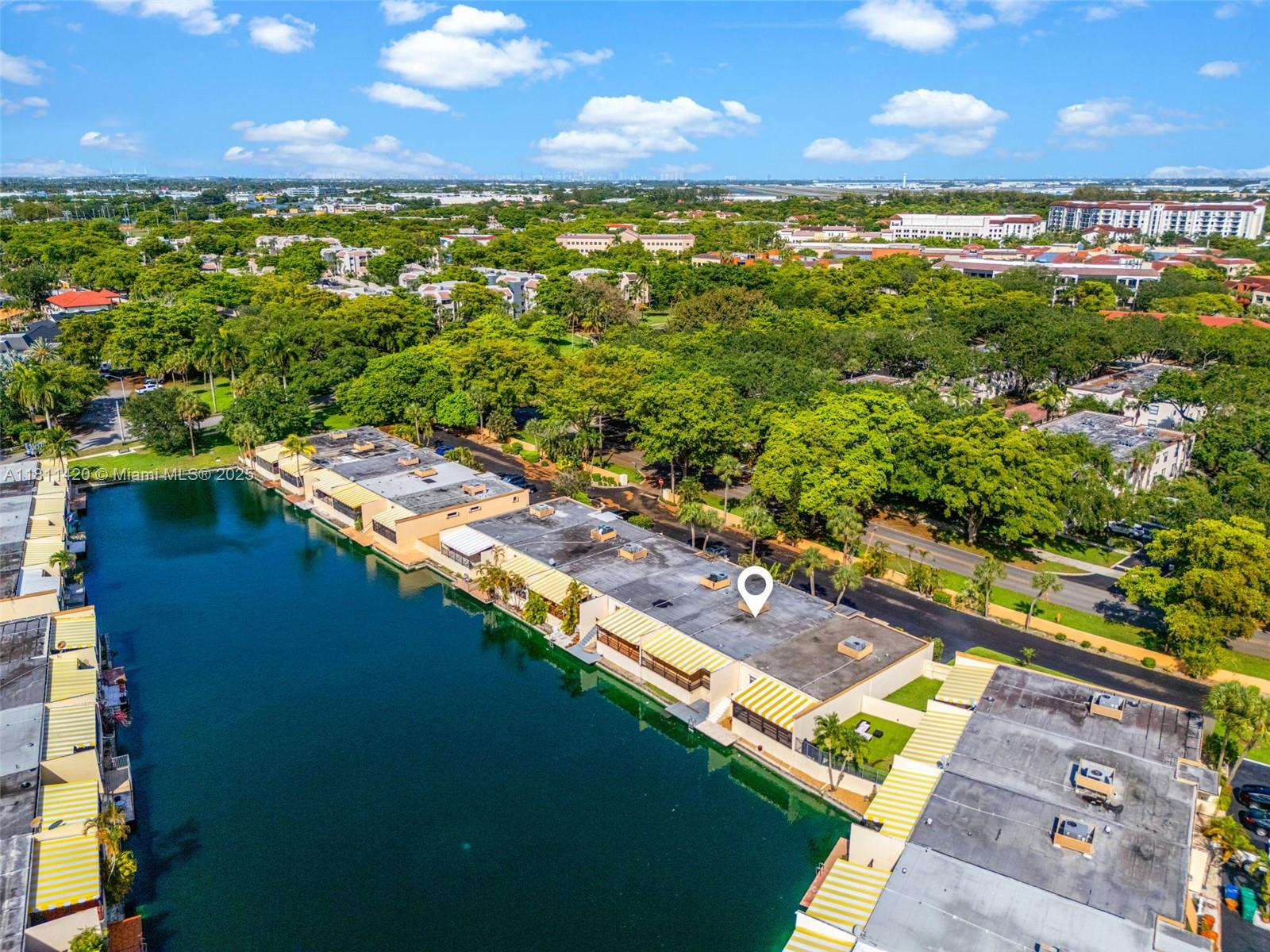 15504 Sharpecroft Dr, Miami Lakes, Florida image 47