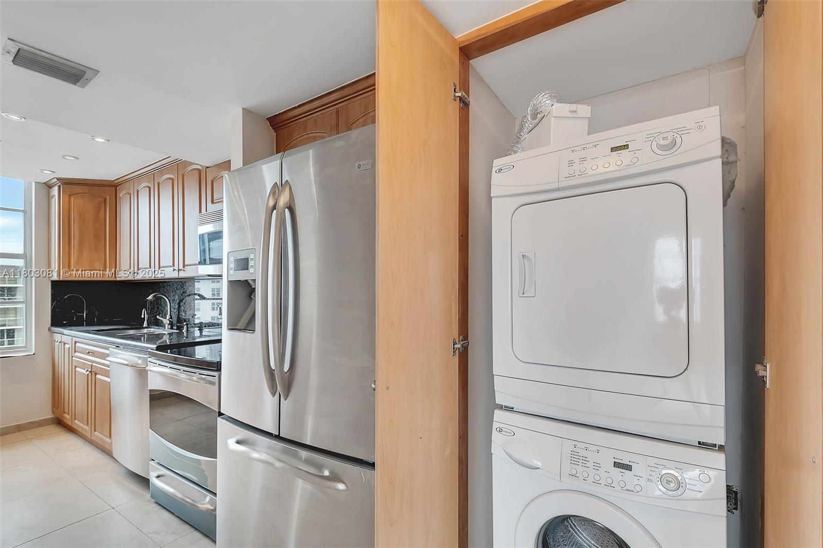 231 174th St #2312, Sunny Isles Beach, Florida image 3