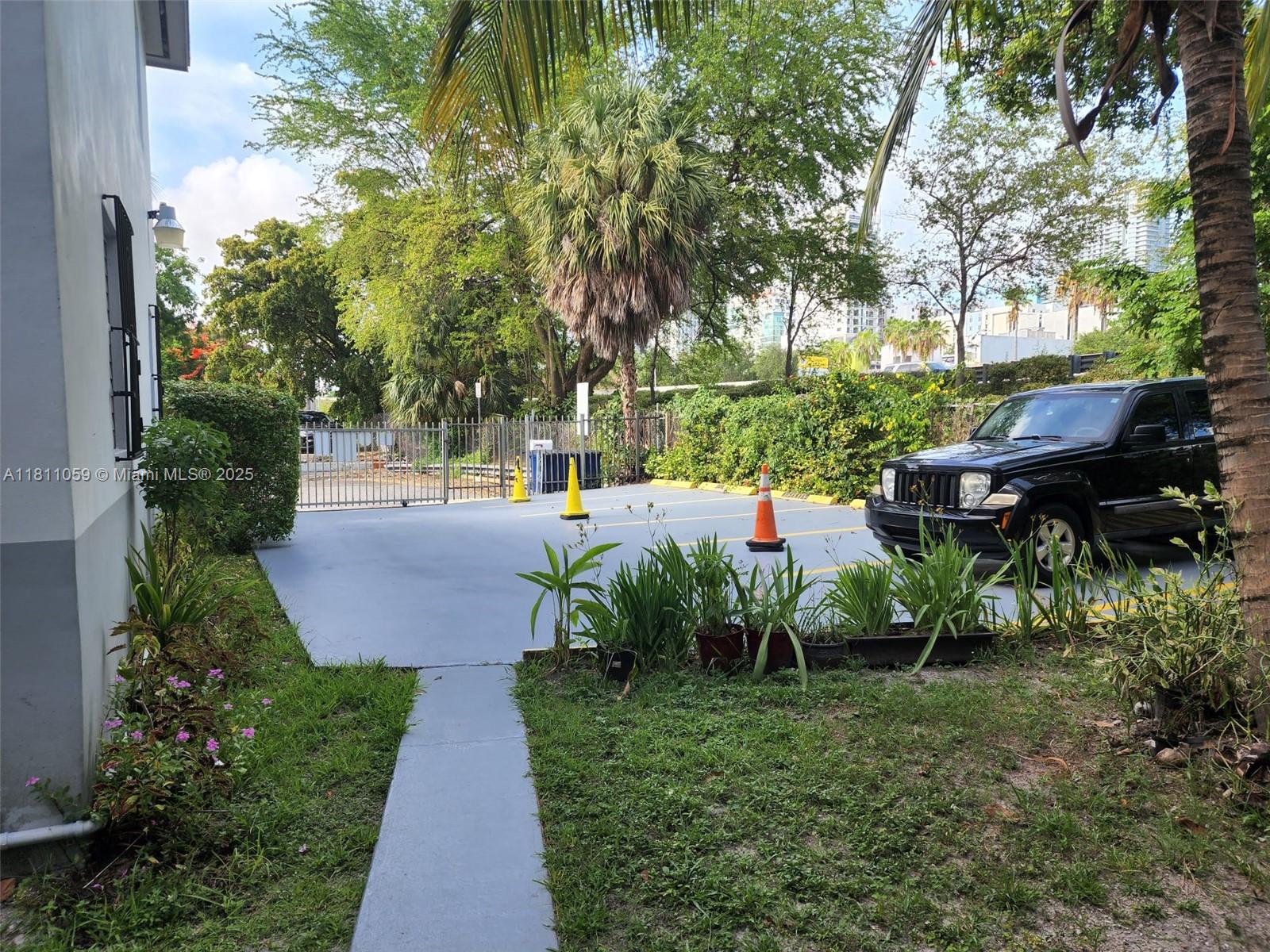 364 SW 11th St, Miami, Florida image 21