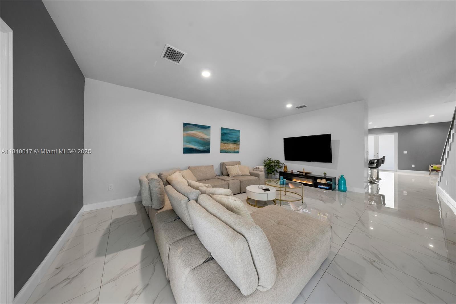 Residentialincome, Miami, Florida image 1