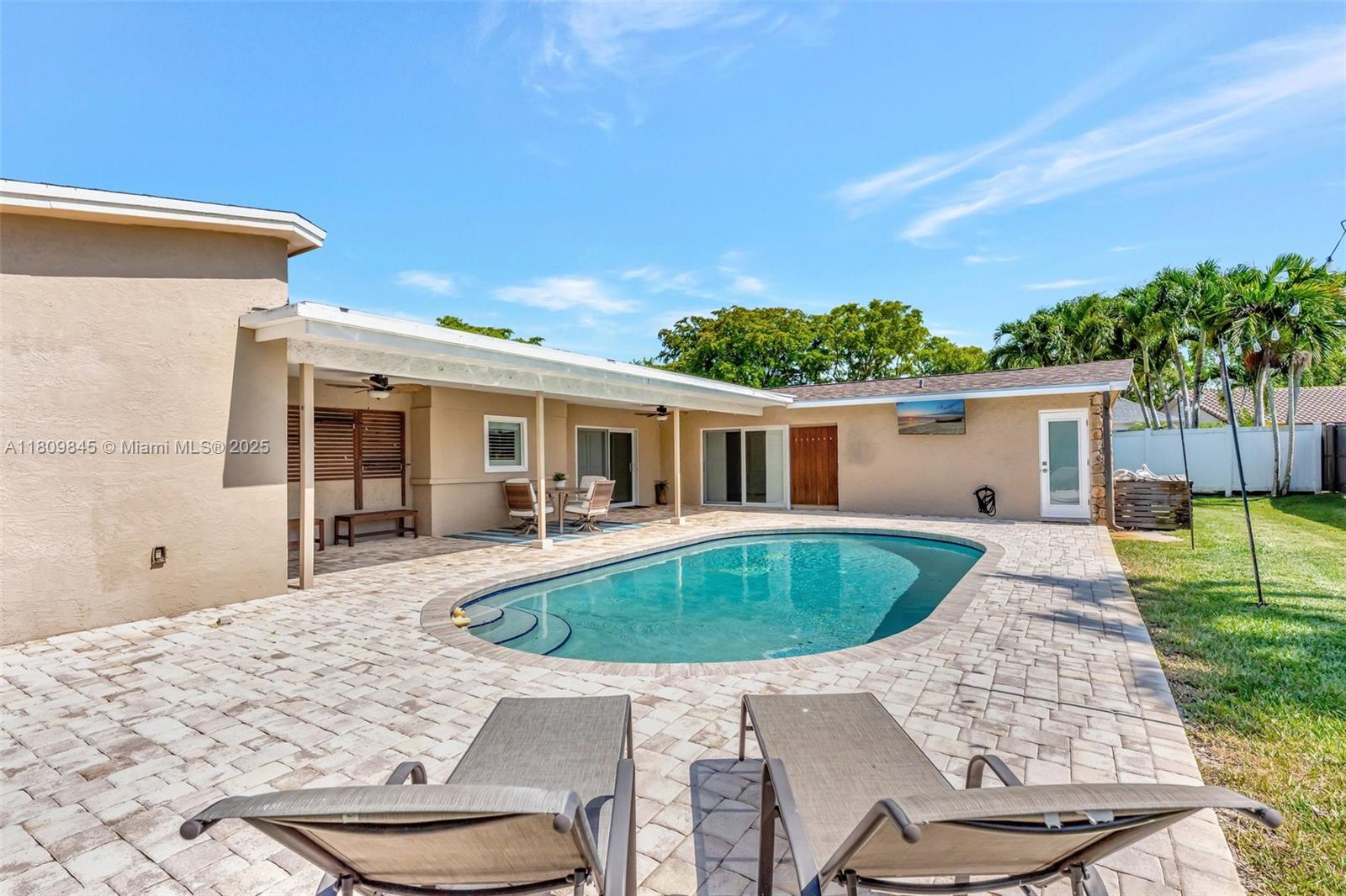 651 E Lake Dasha Dr, Plantation, Florida image 35