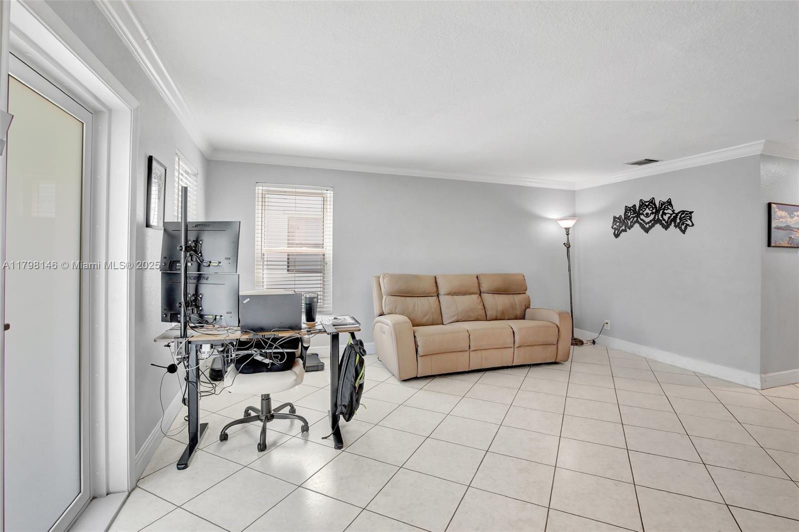 5565 SW 43rd St, Davie, Florida image 4