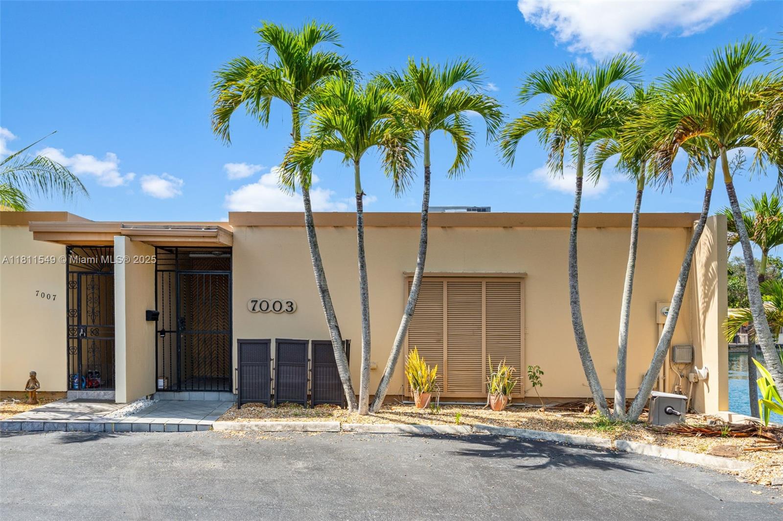 7003 Crown Gate Ct, Miami Lakes, Florida image 1